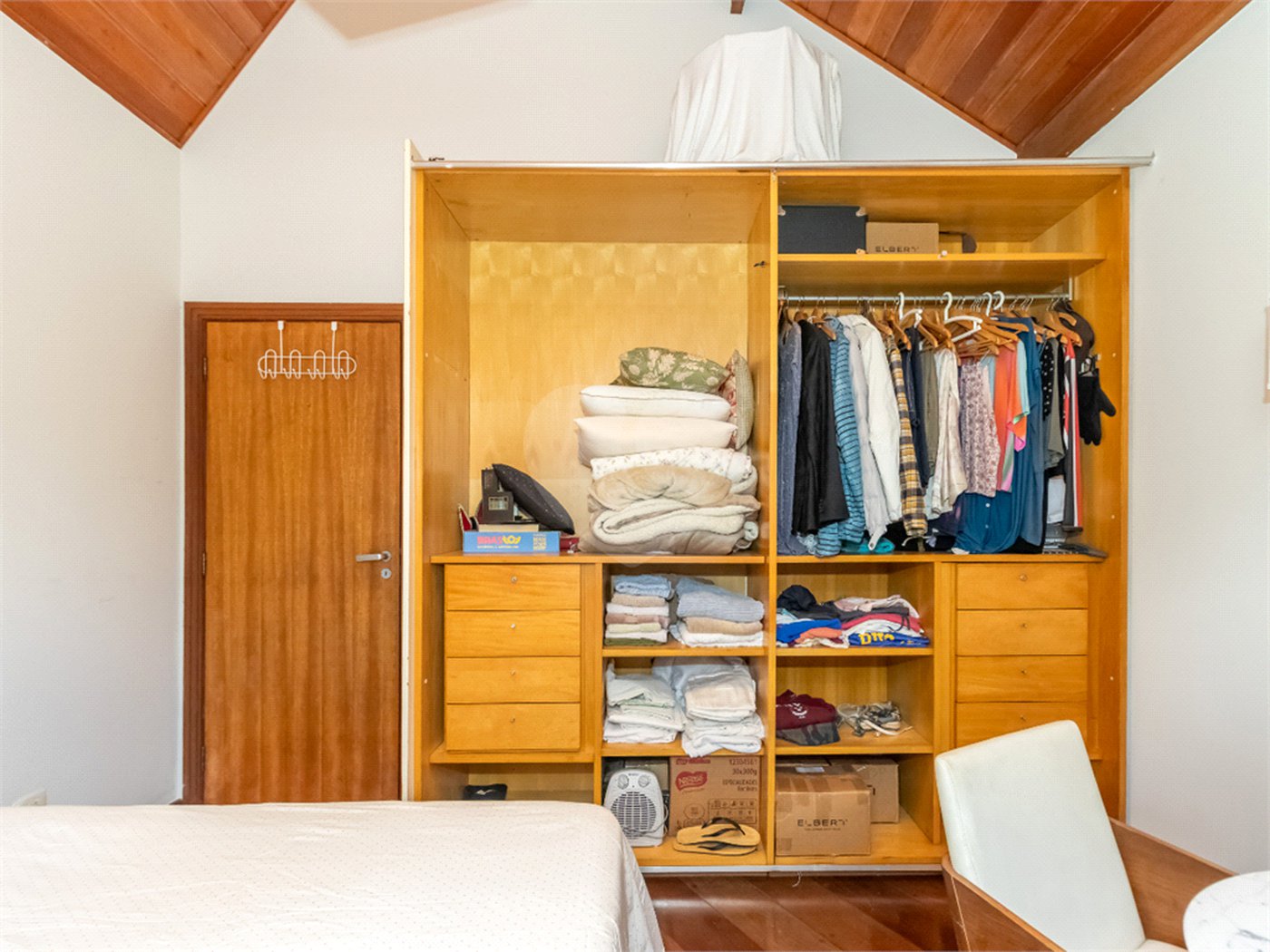 Casa à venda com 4 quartos, sendo 2 suítes, em Jardim Marajoara, São Paulo, SP