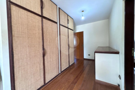Casa à venda com 5 quartos, sendo 2 suítes,  em Jardim Maristela, Atibaia, SP
