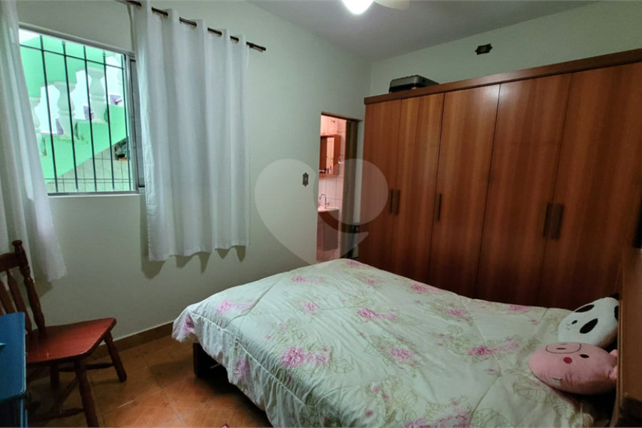 Casa à venda com 4 quartos, sendo 1 suíte, em Parque Maria Domitila, São Paulo, SP