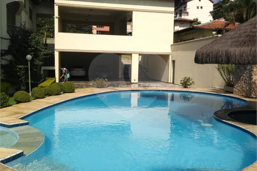 Sobrado à venda com 4 quartos, sendo 3 suítes,  em Horto, São Paulo, SP