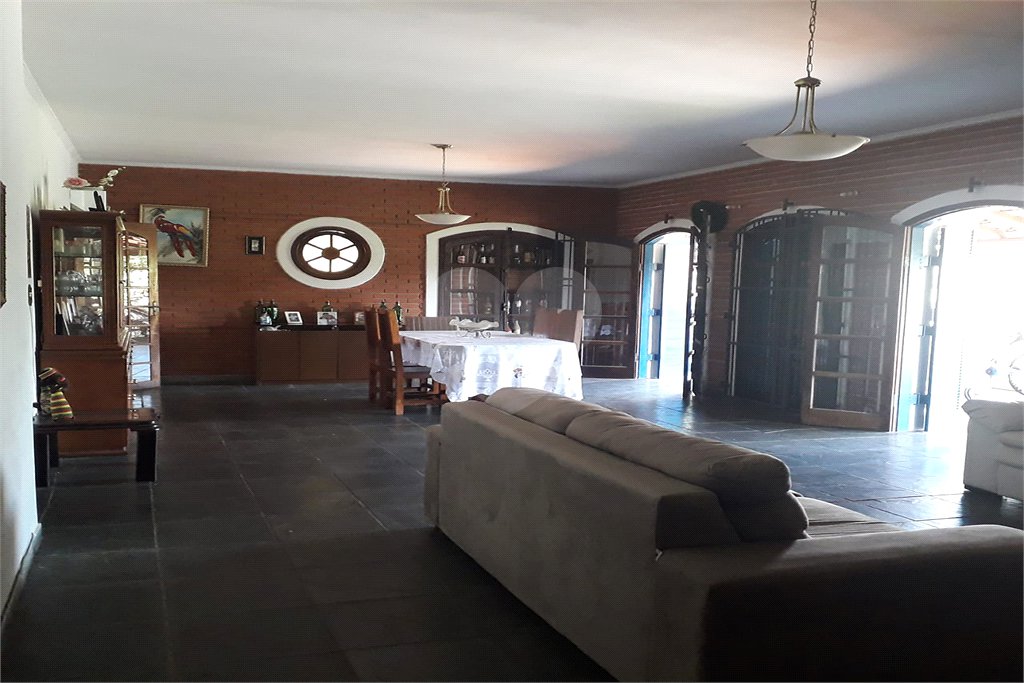 Hotel à venda com 15 quartos, sendo 4 suítes,  no Centro (canguera), São Roque, SP