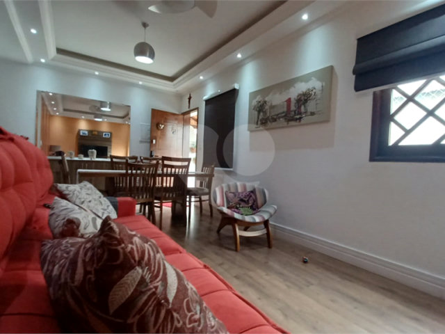 Casa à venda com 3 quartos, sendo 1 suíte,  no condomínio Residencial Morada do Horto, São Paulo - SP