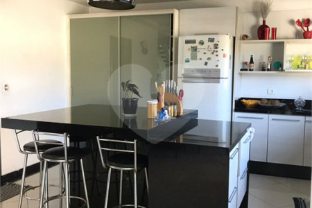 Casa à venda com 4 suítes no condomínio Aruã, Mogi das Cruzes - SP