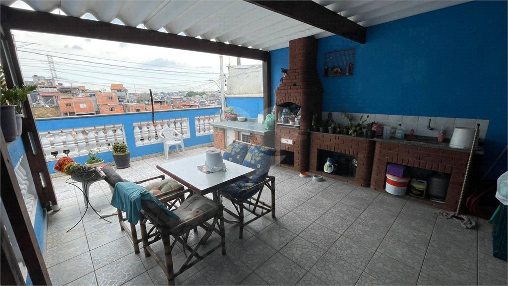 Sobrado à venda com 3 quartos em Jardim Laila, Embu das Artes, SP