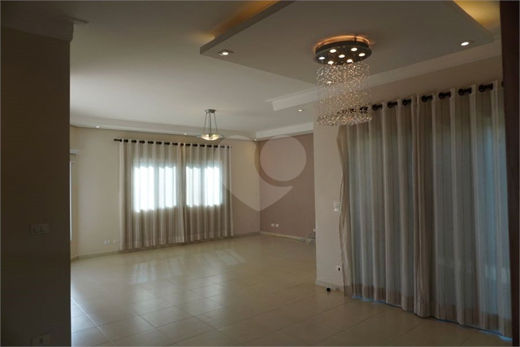 Casa para alugar com 4 quartos, sendo 2 suítes, no condomínio Mont Serrat, Salto - SP