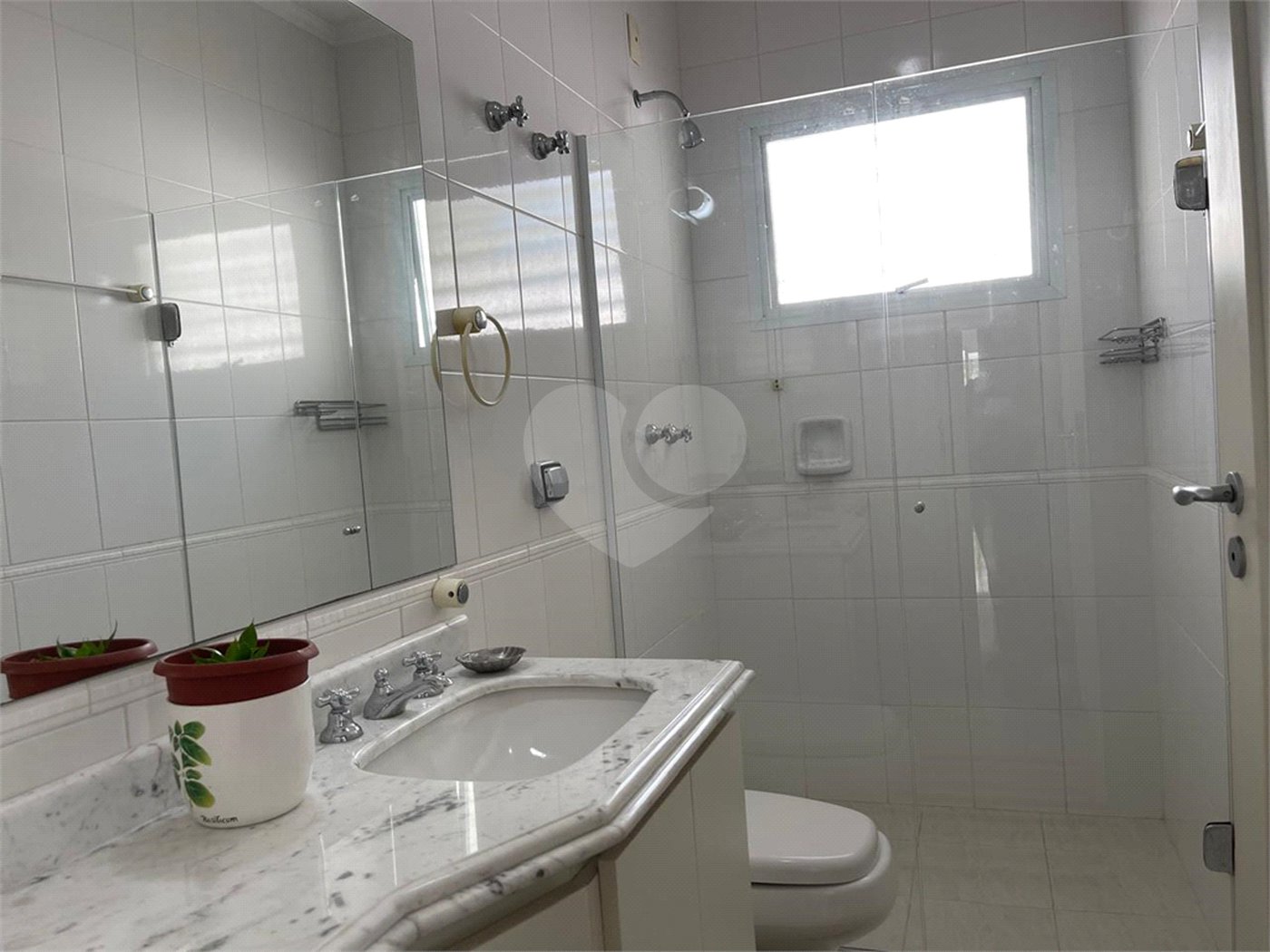 Sobrado à venda com 4 quartos, sendo 2 suítes, em Chácara Monte Alegre, São Paulo, SP