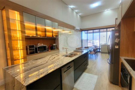 Casa à venda com 4 suítes no condomínio Sta Morriz, Campinas - SP