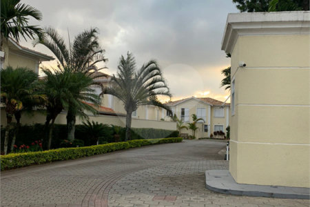 Casa à venda com 3 quartos, sendo 2 suítes,  no condomínio Residencial Jardins, São Bernardo do Campo - SP