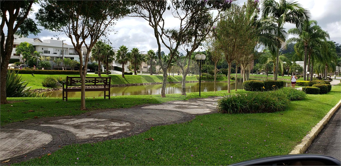 Casa à venda com 4 suítes no condomínio Real Park, Mogi das Cruzes - SP