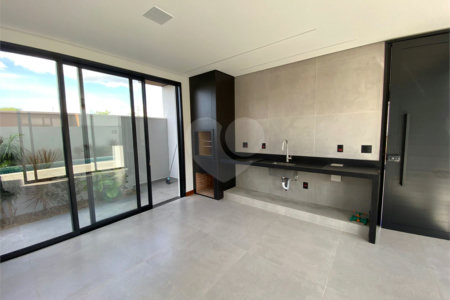 Casa à Venda no Condomínio Damha II