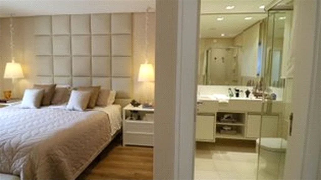 Sobrado à venda com 4 quartos, sendo 3 suítes, em Paraíso do Morumbi, São Paulo, SP