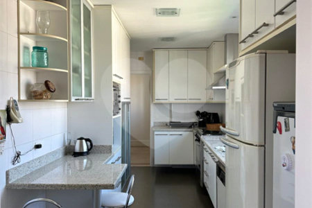 Apartamento à venda com 3 suítes em Vila Suzana, São Paulo, SP