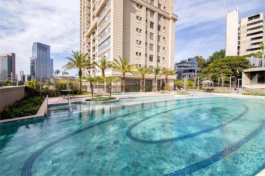 Apartamento à venda com 4 suítes em Real Parque, São Paulo, SP