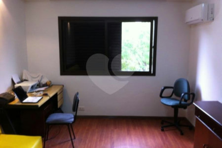 Apartamento à venda com 4 suítes em Real Parque, São Paulo, SP
