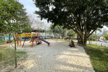 Casa à venda com 4 quartos, sendo 2 suítes,  no condomínio São Paulo Ii, Cotia - SP