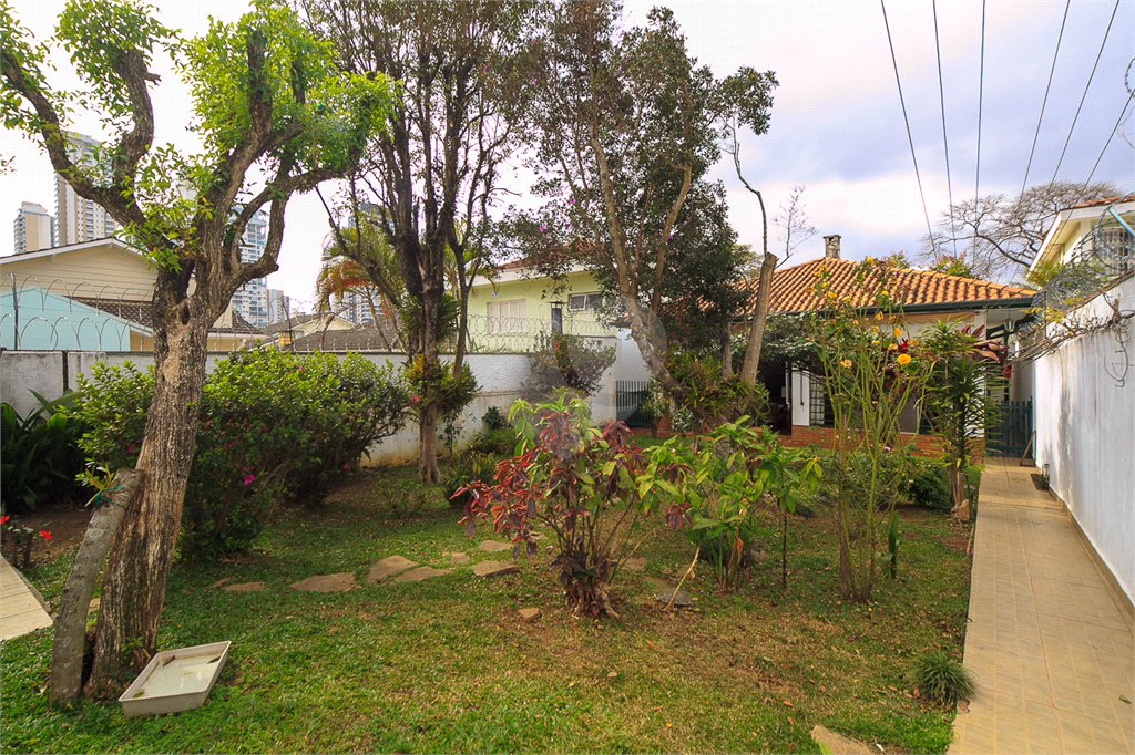 Casa Térrea à venda com 4 quartos em Campo Belo, São Paulo, SP