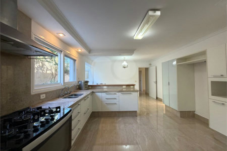 Casa à venda ou para alugar com 4 quartos, sendo 3 suítes, em Alto da Boa Vista, São Paulo, SP