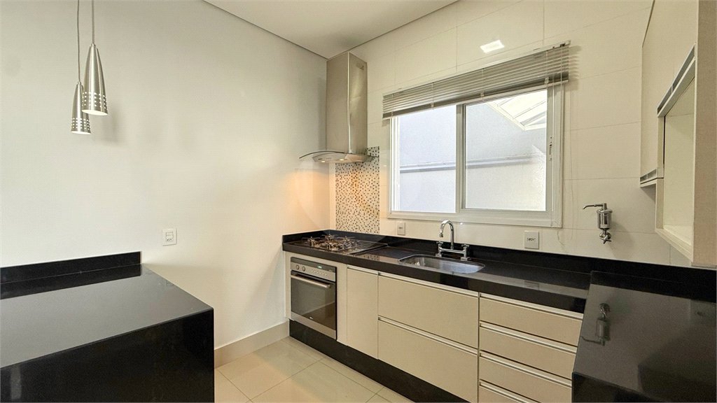 Casa à venda ou para alugar com 4 quartos, sendo 1 suíte, no condomínio Jardim Residencial Dona Lucilla, Indaiatuba - SP