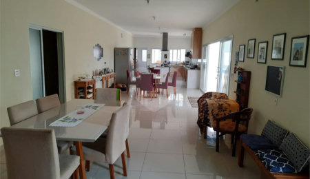 Casa à venda com 4 quartos, sendo 2 suítes, no condomínio Parque das Garças, Atibaia - SP