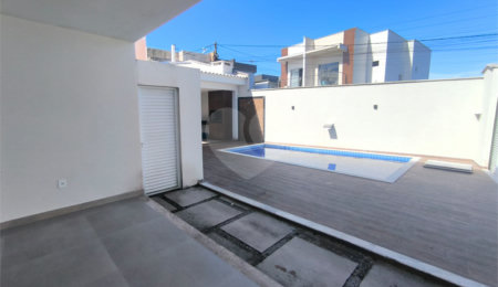 Duplex à venda com 3 quartos, sendo 1 suíte,  em Taperapuan, Porto Seguro, BA