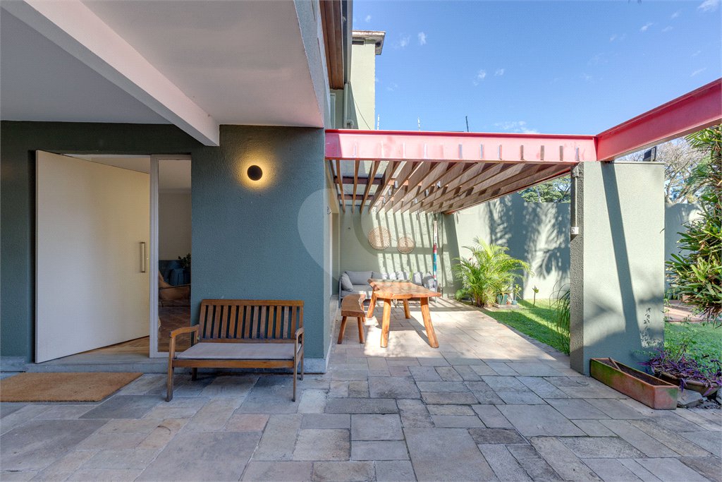 Casa à venda com 4 quartos, sendo 2 suítes,  em Alto da Boa Vista, São Paulo, SP