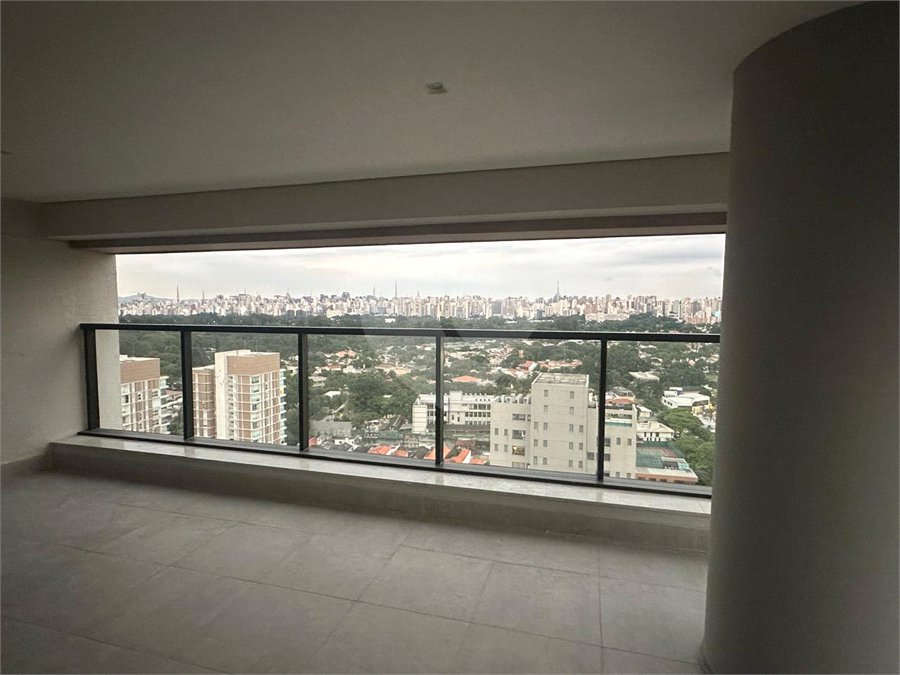 Apartamento à venda com 3 quartos, sendo 2 suítes, em Moema, São Paulo, SP