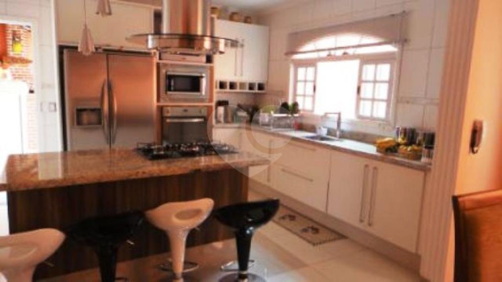 Sobrado à venda com 3 quartos, sendo 1 suíte, em Vila das Palmeiras, Guarulhos, SP