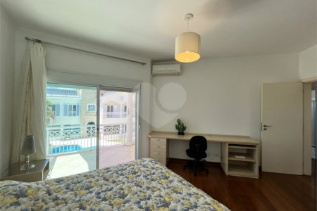 Casa à venda com 5 quartos, sendo 3 suítes,  no condomínio Village Saint Charbel, Araçoiaba da Serra - SP