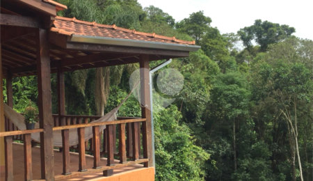 Casa à venda com 3 quartos, sendo 2 suítes, no condomínio Alpes da Cantareira, Mairiporã - SP
