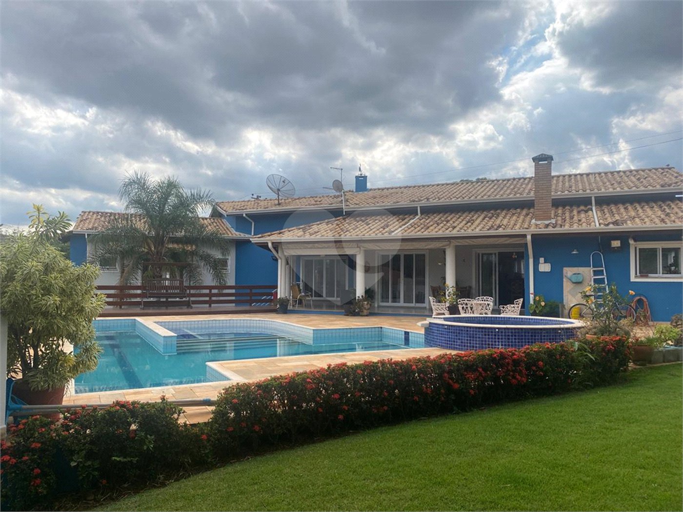 Casa à venda com 5 quartos, sendo 3 suítes, no condomínio Zuleika Jabour, Salto - SP