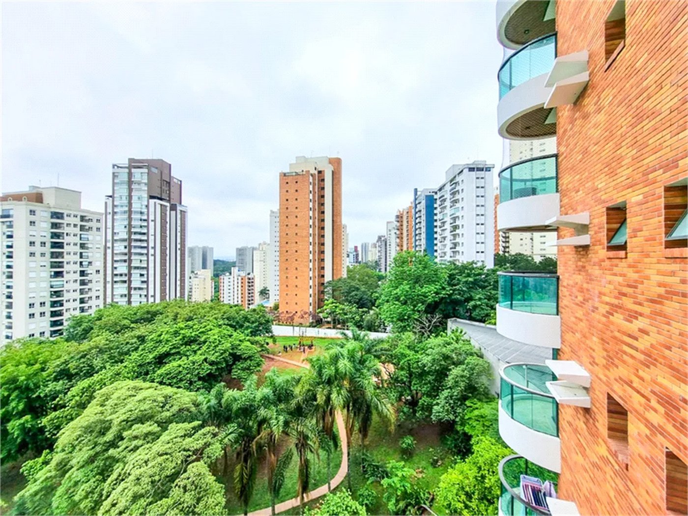 Apartamento à venda com 4 suítes em Vila Suzana, São Paulo, SP