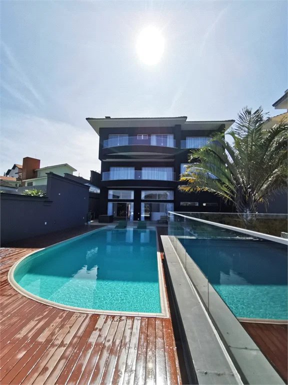 Casa à venda ou para alugar com 4 suítes em Parque dos Príncipes, São Paulo, SP