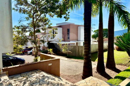 Casa à venda com 3 quartos, sendo 1 suíte, no condomínio Residencial Rio Preto Village, Atibaia - SP