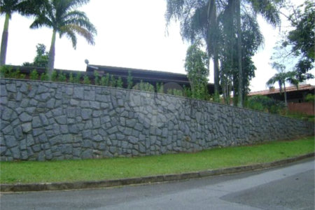 Casa à venda com 5 quartos, sendo 3 suítes, no condomínio Estância Marambaia, Vinhedo - SP