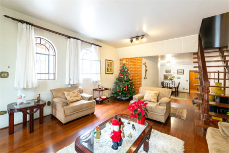Casa à venda com 4 quartos, sendo 2 suítes, em Campo Belo, São Paulo, SP