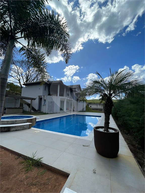 Casa à venda com 4 suítes no condomínio Jardim das Palmeiras, Bragança Paulista - SP