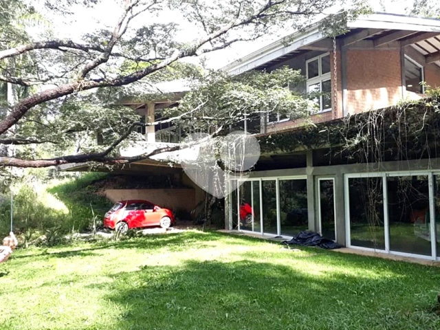 Casa à venda com 4 quartos, sendo 2 suítes,  no condomínio Campos de Mairiporã Gleba 1, Mairiporã - SP