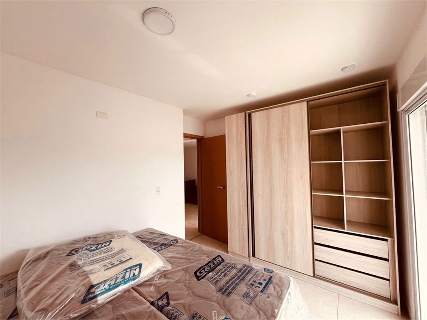 Apartamento com Varanda Gourmet em Condomínio Clube na Enseada – 2 Dormitórios