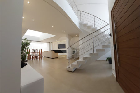 Casa à venda ou para alugar com 4 suítes no condomínio Figueira Garden, Atibaia - SP