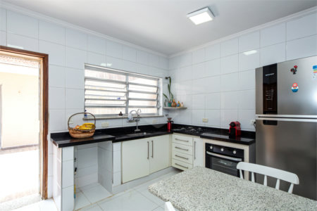 Casa à venda com 3 quartos, sendo 1 suíte, em Campo Belo, São Paulo, SP