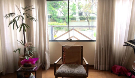 Sobrado à venda com 4 quartos, sendo 1 suíte,  em Jardim Pinheiros, São Paulo, SP
