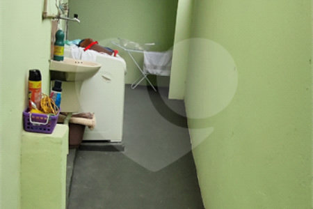 Casa à venda com 5 quartos, sendo 3 suítes, no condomínio Village Texeira Campos, Rio de Janeiro - RJ
