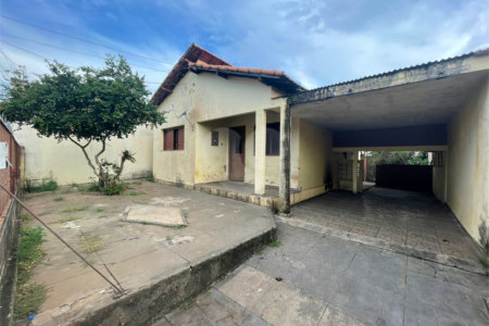 Terreno com benfeitoria na Vila Costa do Sol