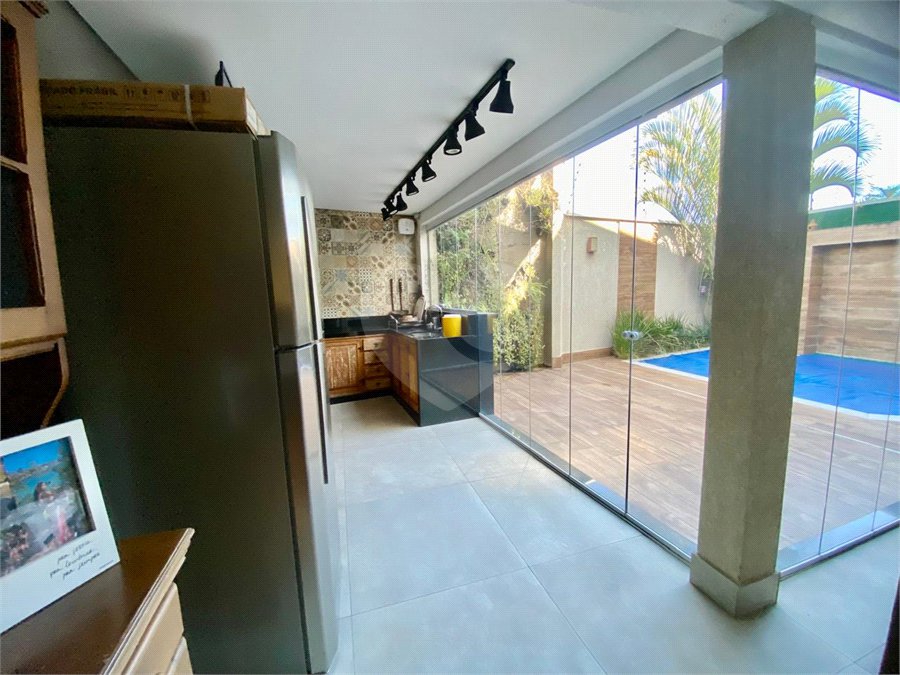 Casa à venda com 3 suítes em Parque São Domingos, São Paulo, SP