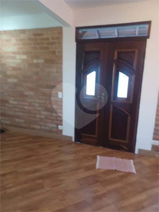 Casa à venda ou para alugar com 3 quartos, sendo 1 suíte, no condomínio Parque Suiça, Caieiras - SP