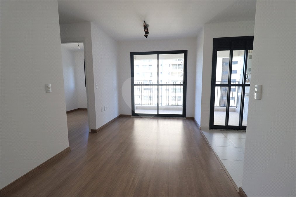 Apartamento à venda com 3 quartos, sendo 1 suíte, em Vila Anastácio, São Paulo, SP