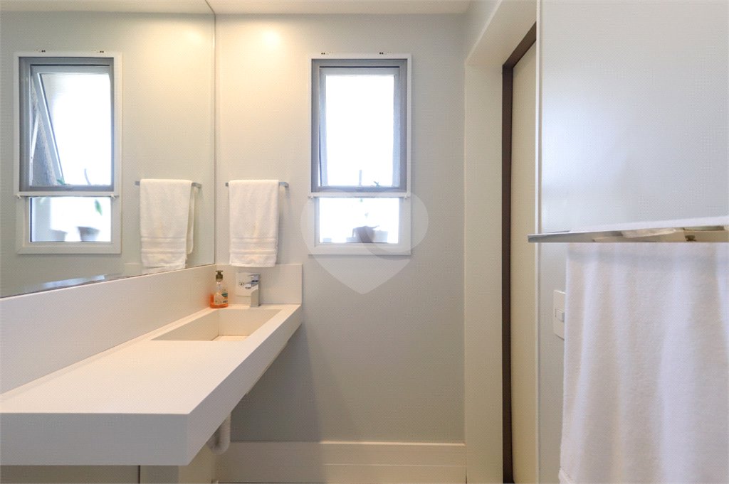 Apartamento à venda com 3 quartos, sendo 1 suíte,  em Vila Anastácio, São Paulo, SP