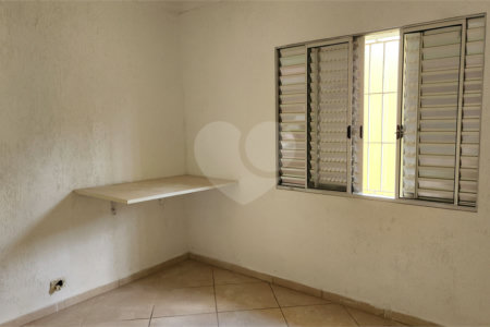 Sobrado em Santo Amaro com 3 dormitórios, uma suíte e 5 vagas