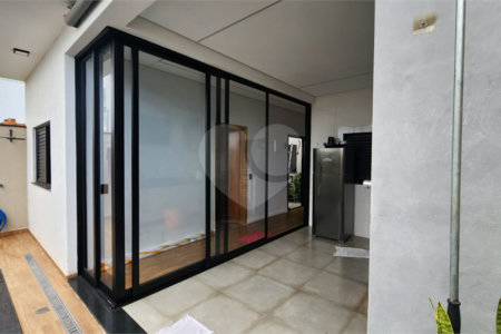 Casa à venda com 3 quartos, sendo 1 suíte, no condomínio Horto Florestal Villagio, Sorocaba - SP