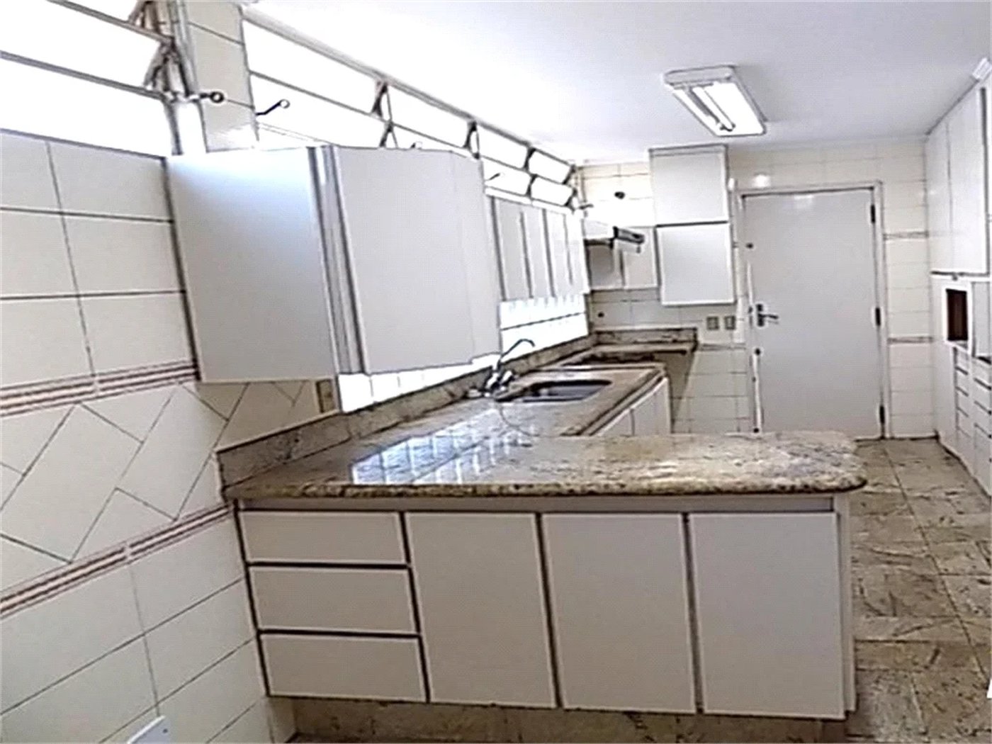 Sobrado à venda com 4 quartos, sendo 1 suíte, em Pinheiros, São Paulo, SP